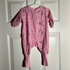 Snugabye - vintage baby girl pajamas pink with princesses and castles